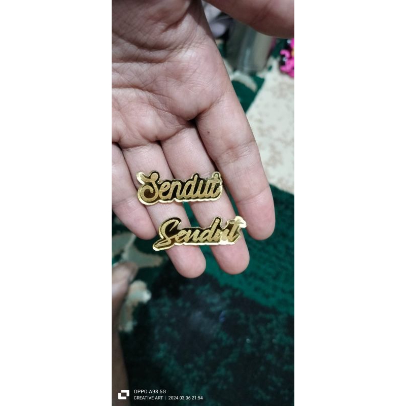 

ukuran 1cm x 4cm LABEL ACRILIK, LABEL HIJAB, LABEL GAMIS, HANG TAG