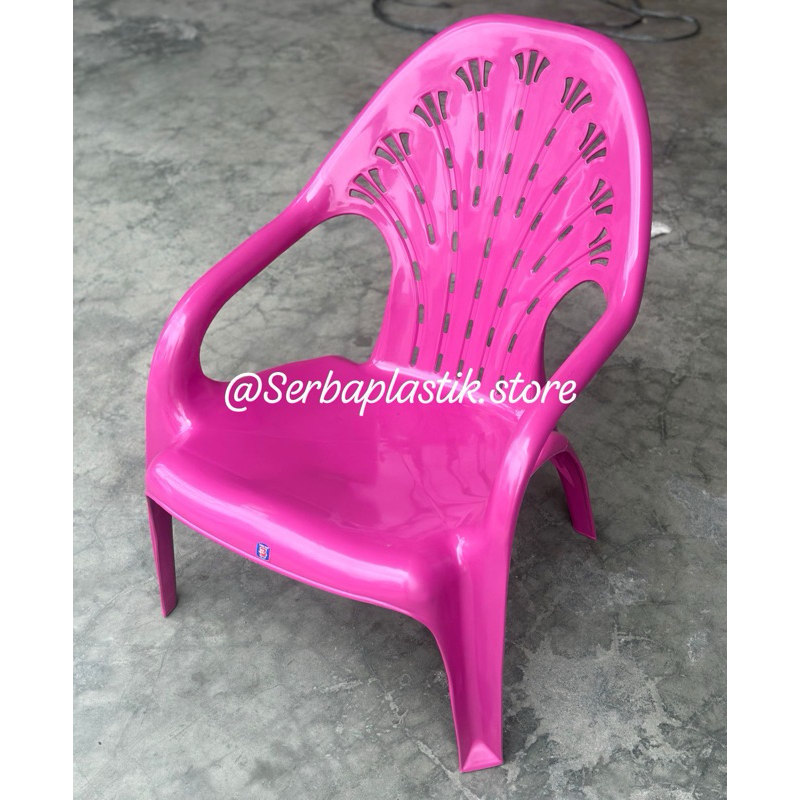 kursi santai plastik / kursi teras murah / kursi santai murah / kursi santai tebal / kursi pink kurs