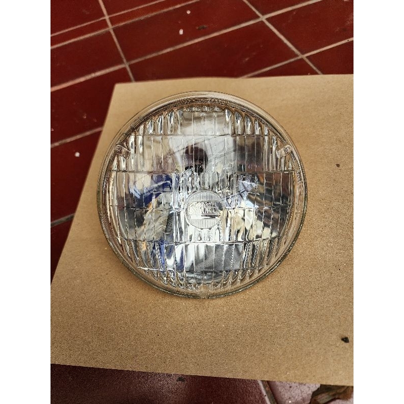 Lampu Sealed Beam Universal Kaki 2 Diameter 6 Inch 15cm 12V 37.5W Stanley Japan