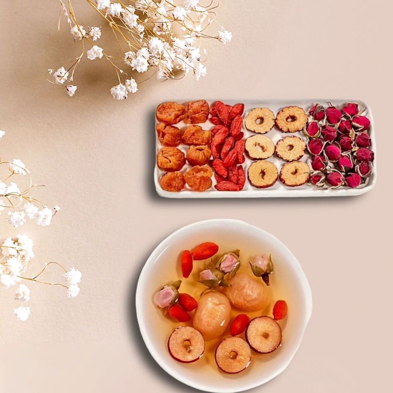 

tea bunga - bunga mawar + goji berry + kurma merah + buah lengkeng kering.satu box isi 10 pcs
