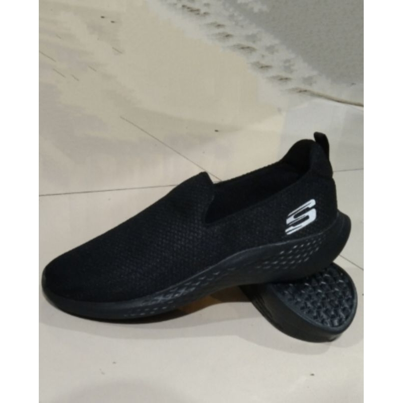 sepatu slip on pria dan wanita skecher terlaris dan termura-sepatu pria wanita hitam