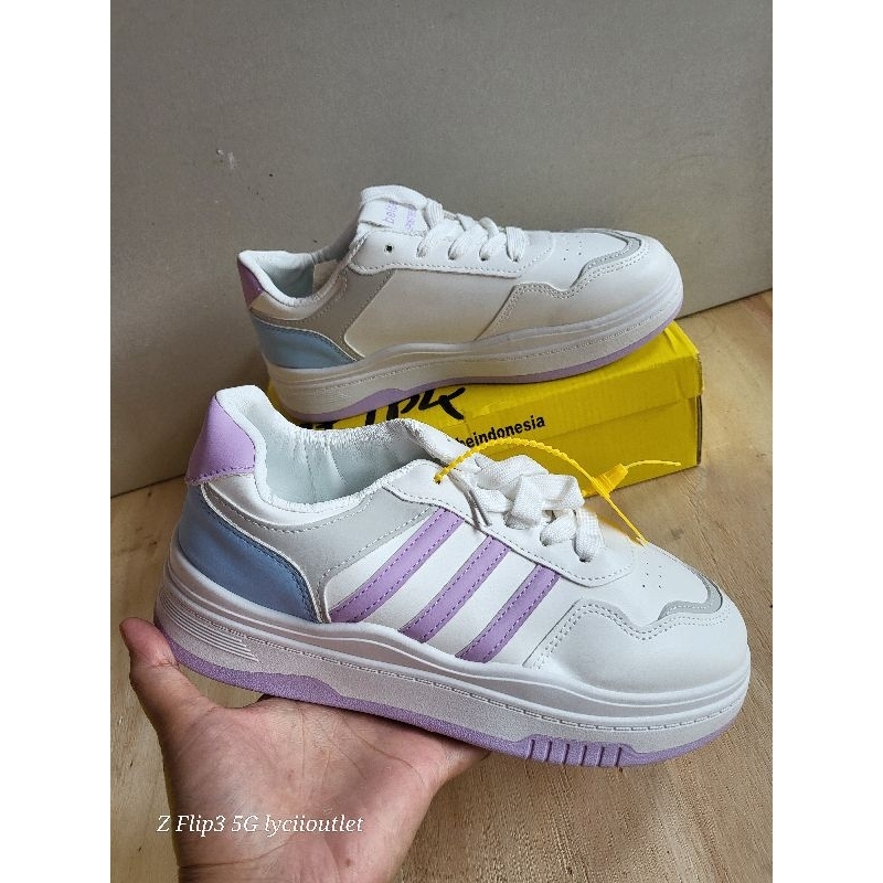 sepatu sport / casual belbe putih ungu