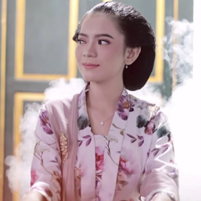 Set Kebaya + Rok Wiru Jarik + Selendang + Bross Model Encim Bianca Oribylala Putih