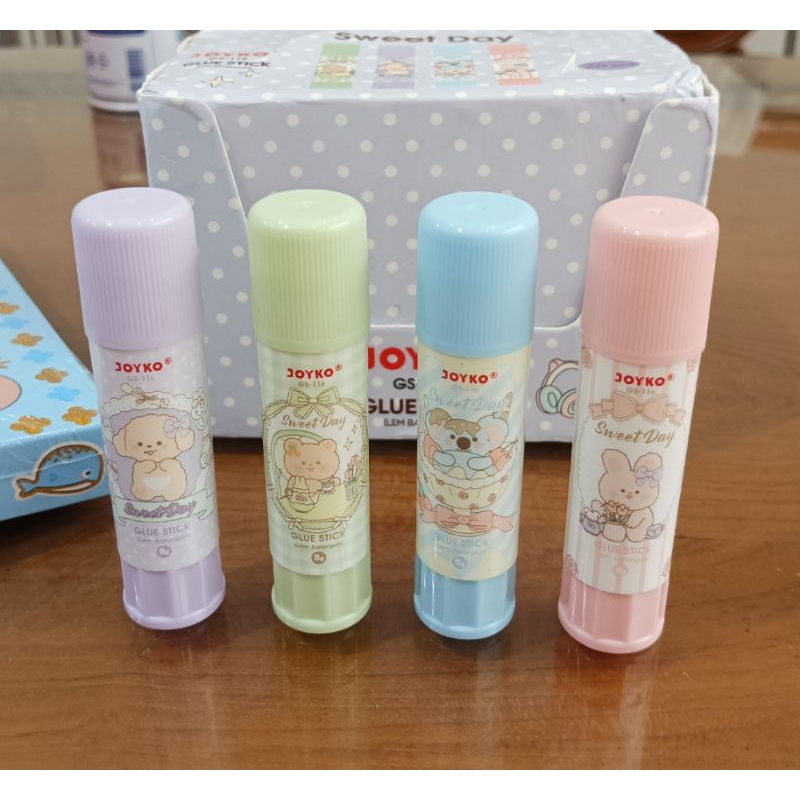 

Glue Stick Joyko Sweet Day 8gr Lem Kertas Batang