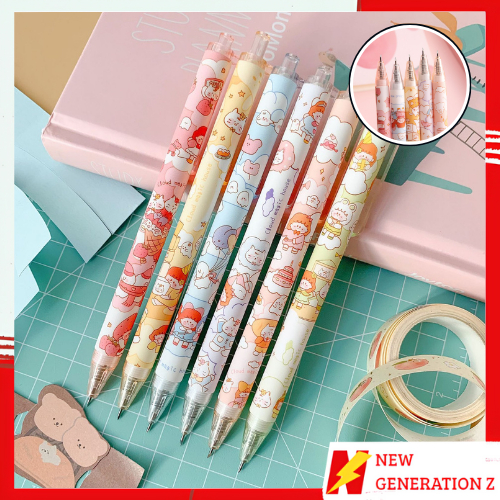 

NGZ Pemotong Kertas Bentuk Pena Karakter Kartun Bear Strawberry Lucu Cutter Pen Knife Cut Stickers Scrapbooking Alat Pemotong Stiker Bentuk Pena Cutting Tools Portable Knife Carving DIY