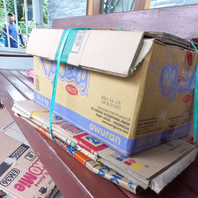 

buble wrap atau kardus tambahan untuk packing