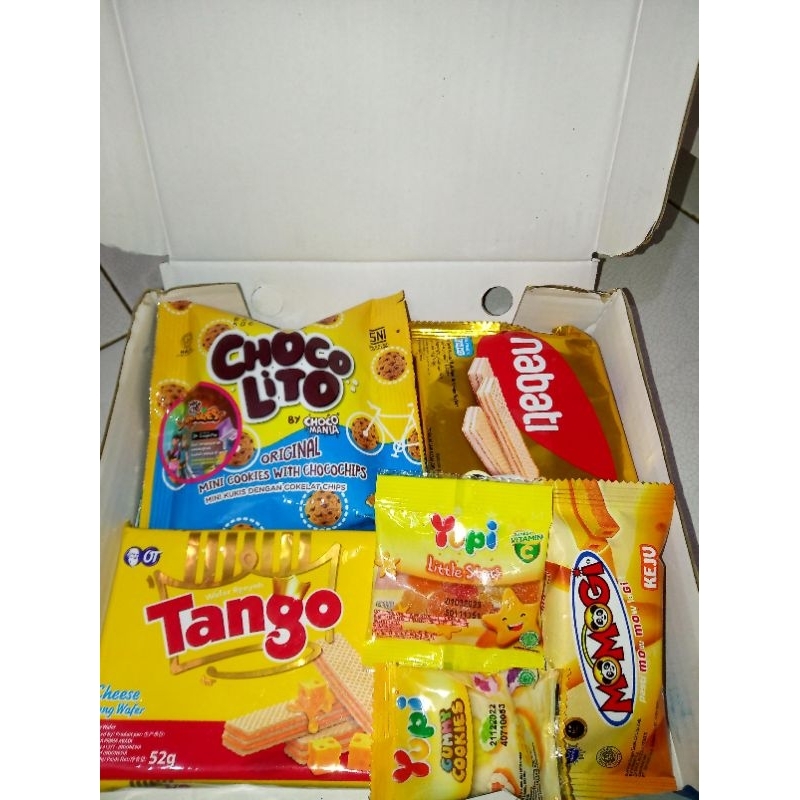 

Snack Box/ Gift Snack/ Hampers Lebaran/ Hampers Ultah/Birthday Murah Malang