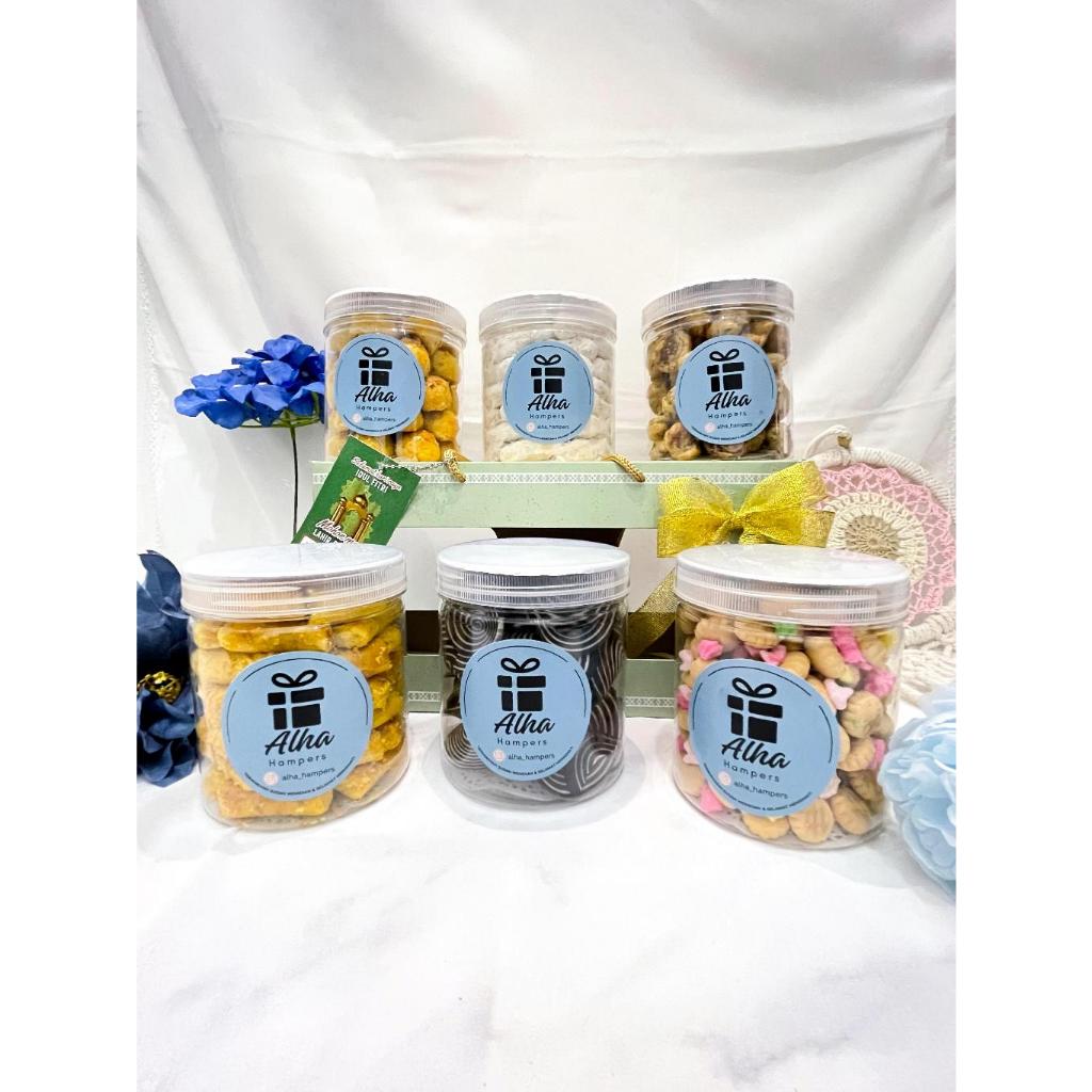 

HAMPERS PARCEL LEBARAN KUE KERING EXCLUSIVE RAMADHAN 600 ML IDUL FITRI 2024, NASTAR, PUTRI SALJU, KASTENGEL, GEM ROSE, SOES COKLAT, KUPING GAJAH, HAMPERS SNACK LEBARAN MURAH MERIAH PAKET HEMAT COOKIES PREMIUM, READY STOCK