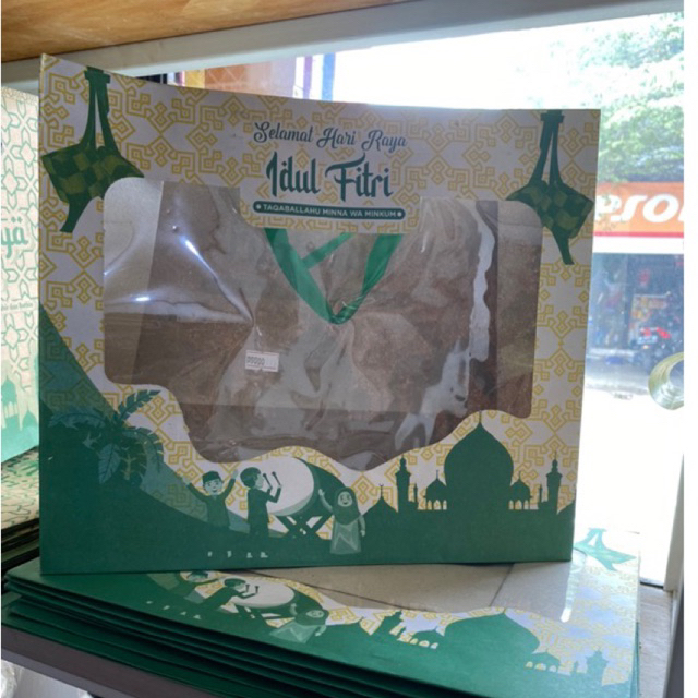 

Paper Bag Idul Fitri Besar Variasi Mika & Ukuran sedang
