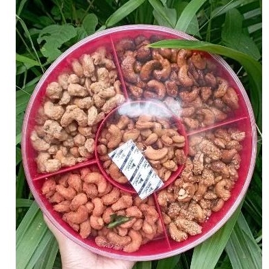 

Kacang Mete Tray 5 Sekat 900 gram
