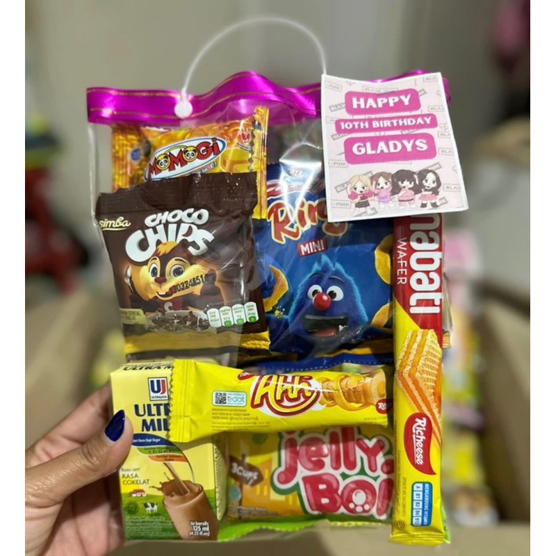 

FREE CARD PARCEL SNACK BINGKISAN HAMPERS KEMASAN ULANG TAHUN