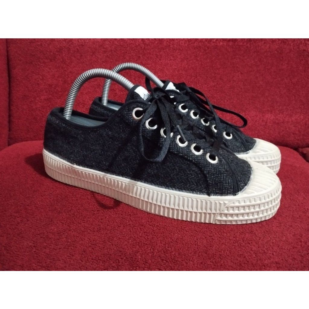 SEPATU CASUAL  NOVESTA