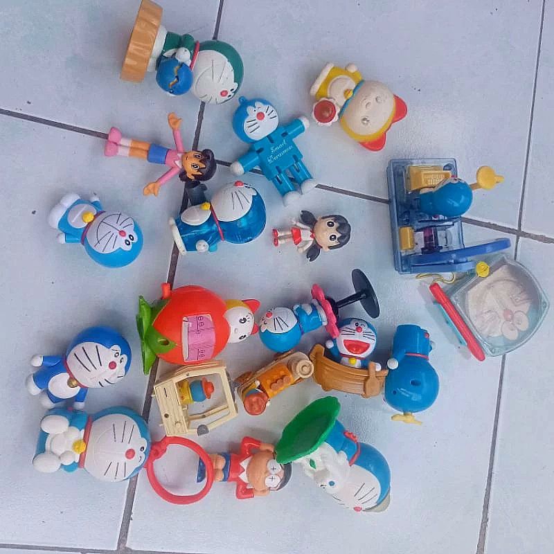 Mainan Happy Meal Mcdonalds Mcd KFC Hokben Burger King CFC Doraemon Preloved Second Murah