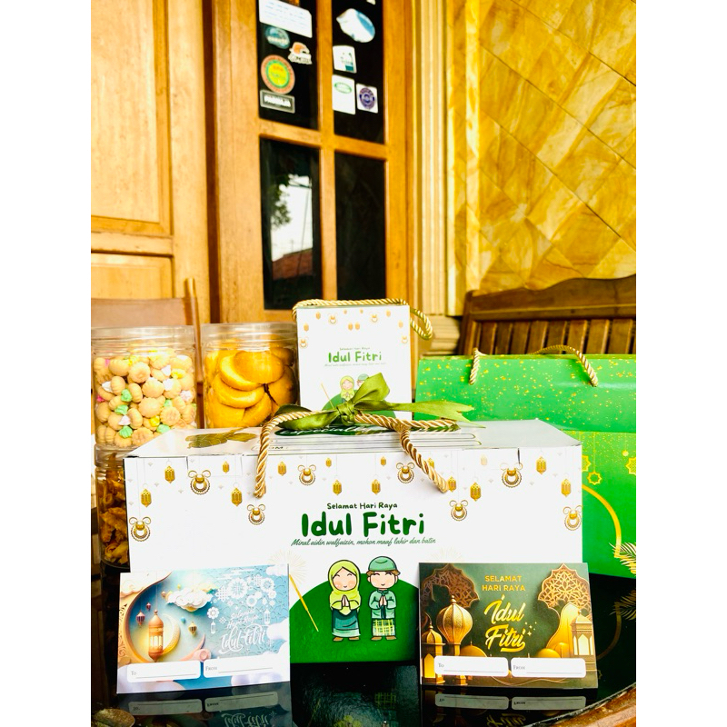 

Hampers Lebaran Snack Premium Free Eid Card/2 toples snack