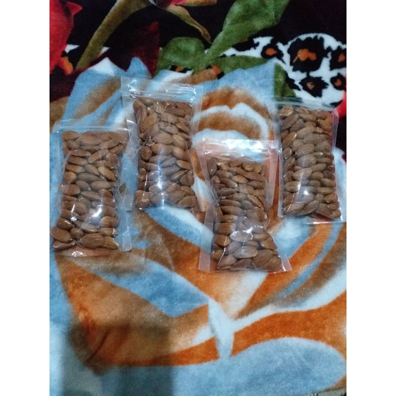 

Kacang Almond Panggang Pouch Kecil
