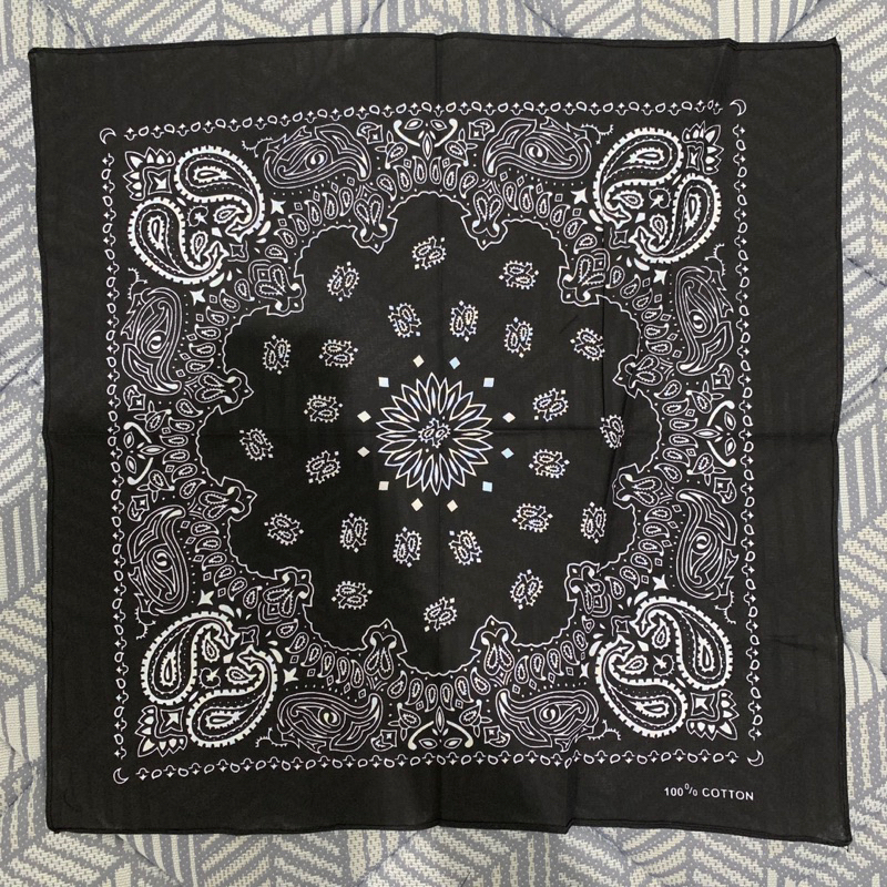 Bandana Slayer motif paisley warna Hitam