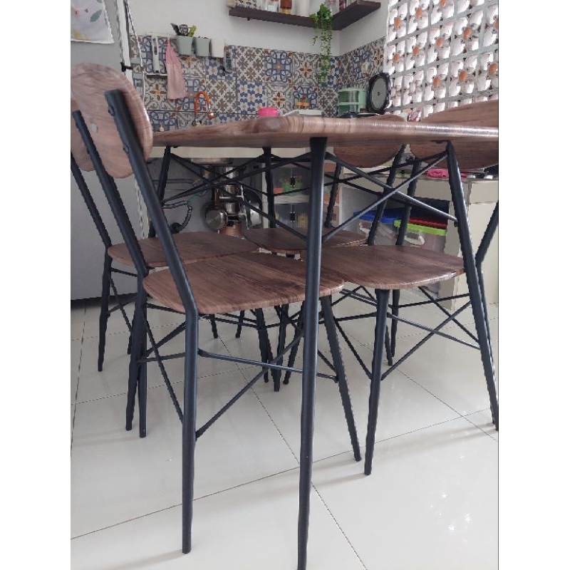 Set Meja Makan dan Kursi Informa Second