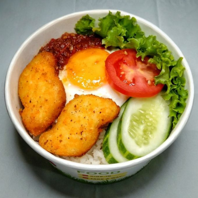 

Rice Bowl Nugget Telor Ceplok Semangkuk Nasi Dengan Ceplok Telor Nugget Dan Lalap