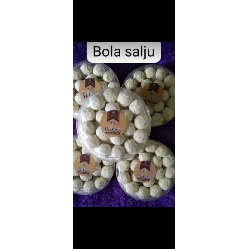 

kue bola salju