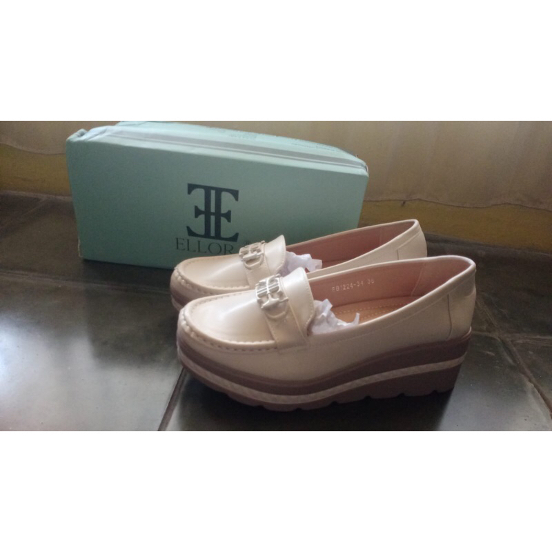 sepatu wedges brand Ellora