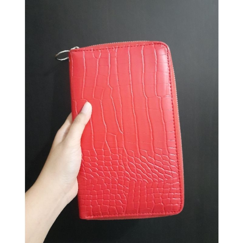 Preloved - Dompet passport merah Typo