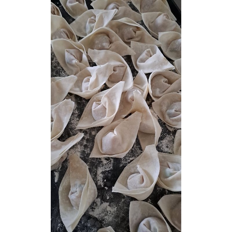 

Homemade Pangsit Ayam Mentah + Sambel 1 Box isi 20 Pcs