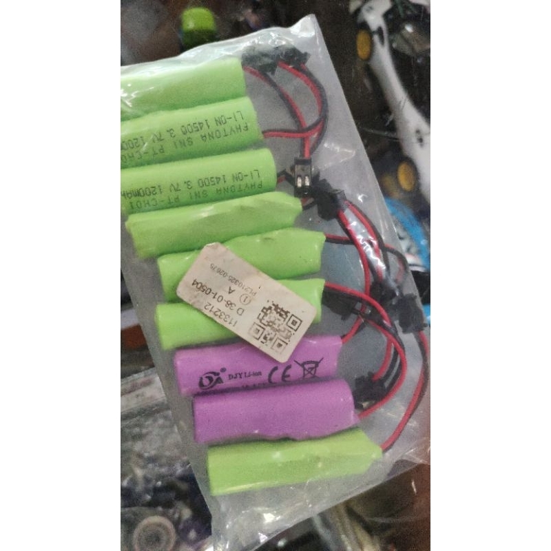 baterai lipo 3.7v soket hitam