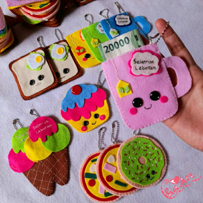 

Amplop lebaran flanel karakter(1lusin )/ gantungan tas /gantungan kunci