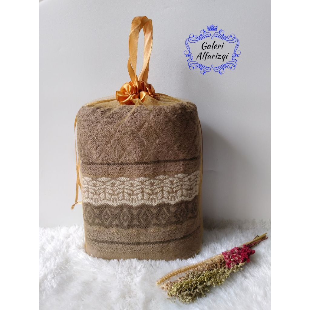 

Tas Sarung Kantong Tile Serut Pembungkus Souvenir Handuk Dewasa Tebal