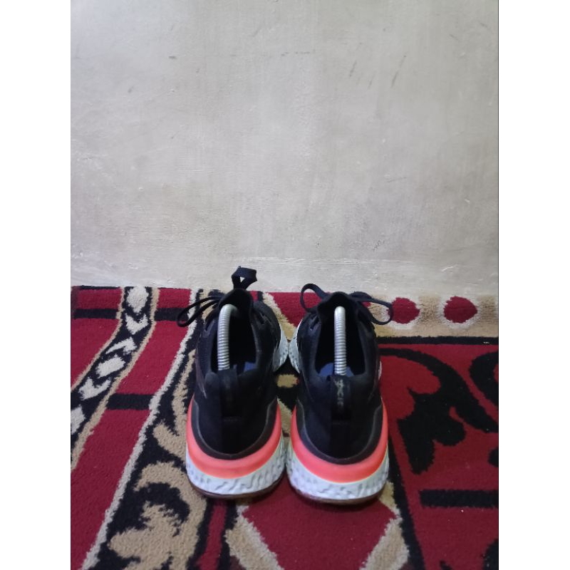 Sepatu NIKE Epic React Flyknit 2