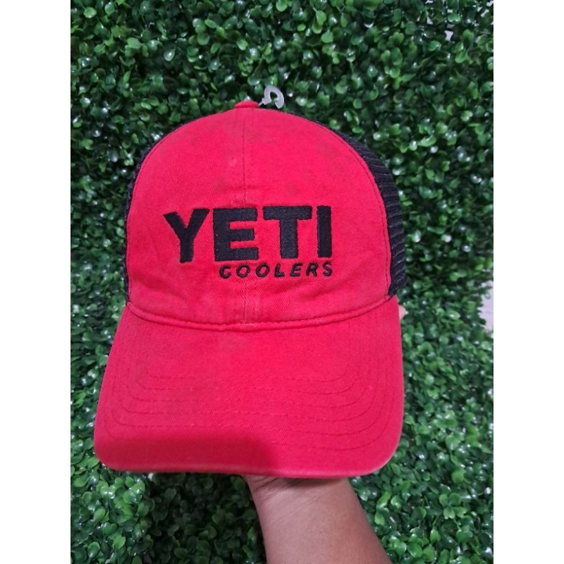 topi YETI