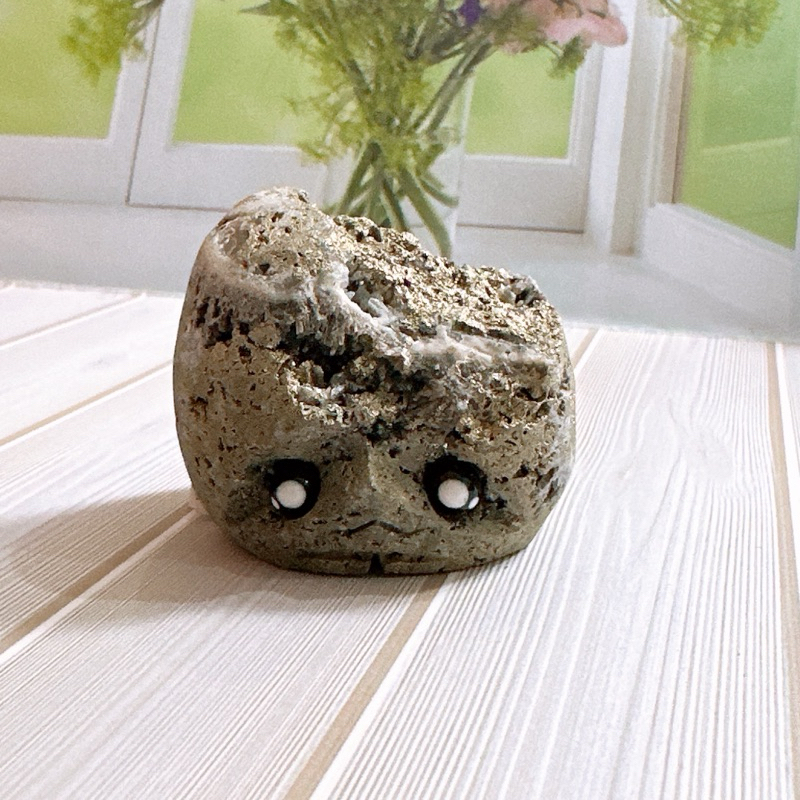 crystal hedgie pyrite stone