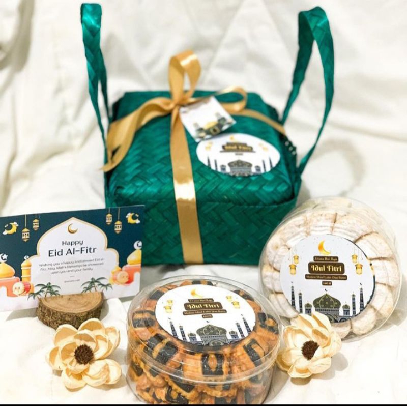 

Hampers Lebaran idul fitri premium, besek box palembang readystock isi sajadah, tasbih digital dan kue