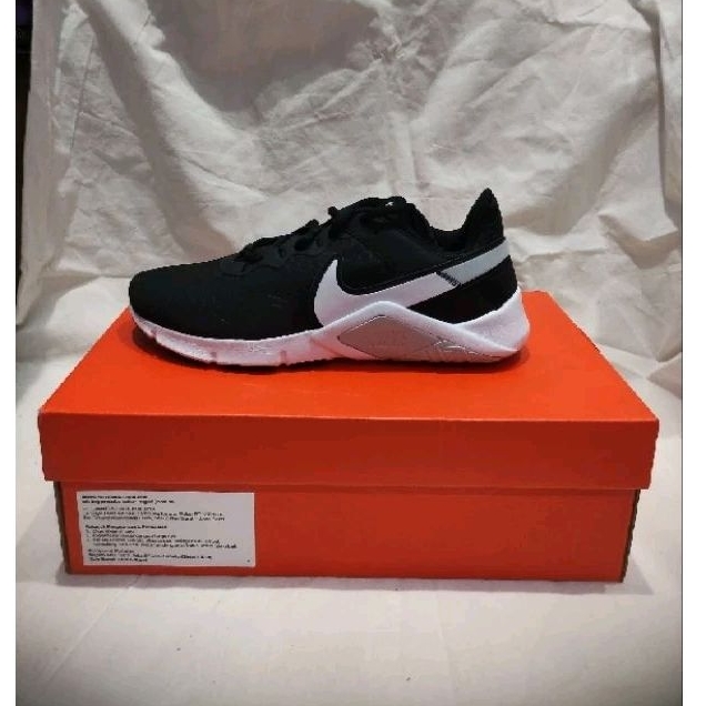 Nike Sepatu Wanita Legend Essential 2