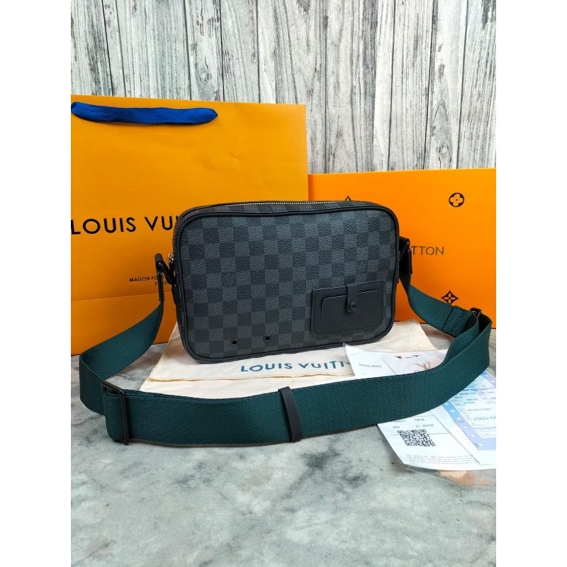 TAS SELEMPANG PRIA LOUIS VUITTON ALPHA MESSENGER