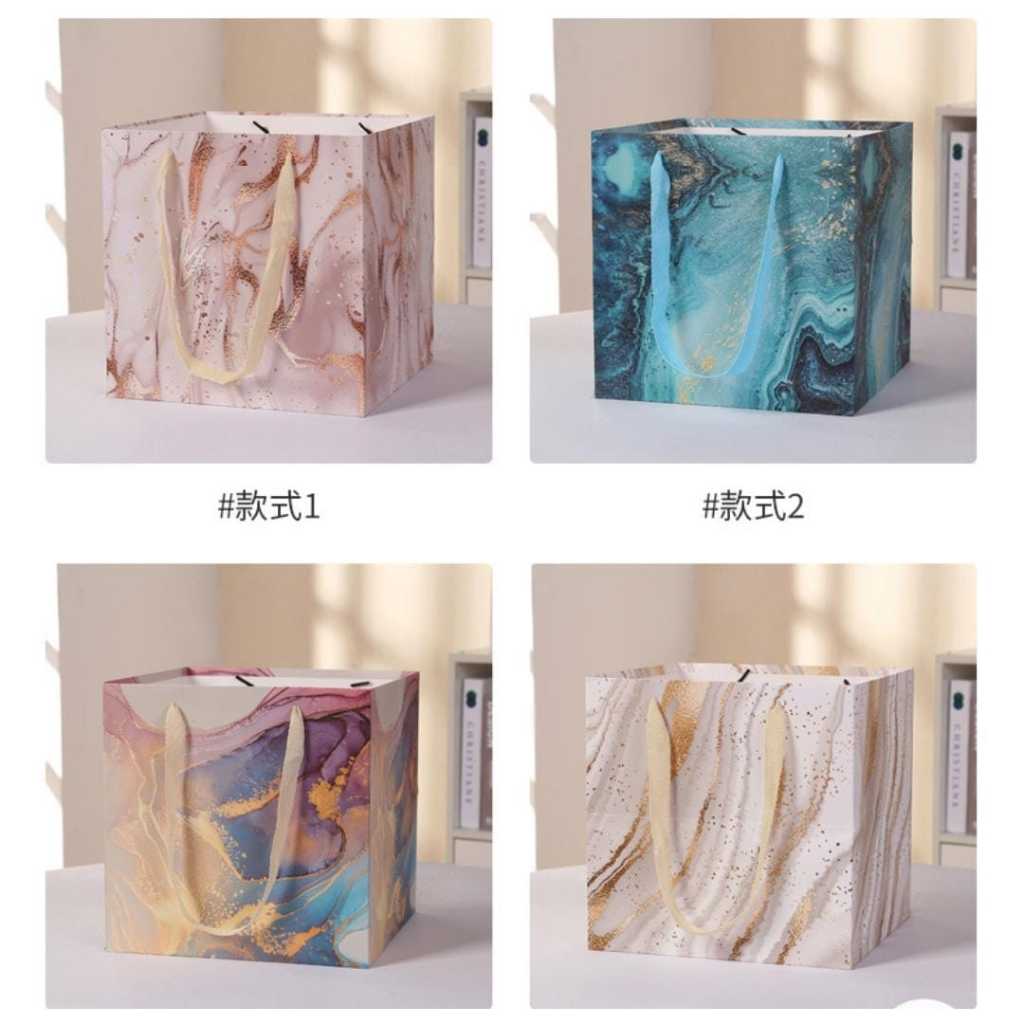

Kantong Hadiah Impor Premium / Paperbag Kado / Hampers High Quality Berbagai Warna