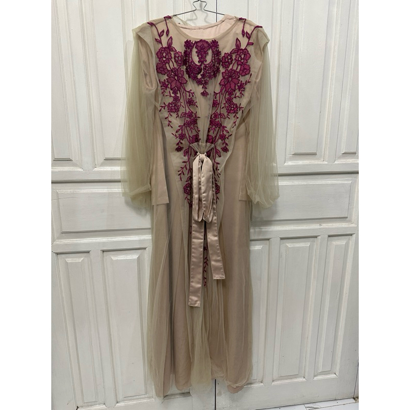 dres pesta elmira sagef