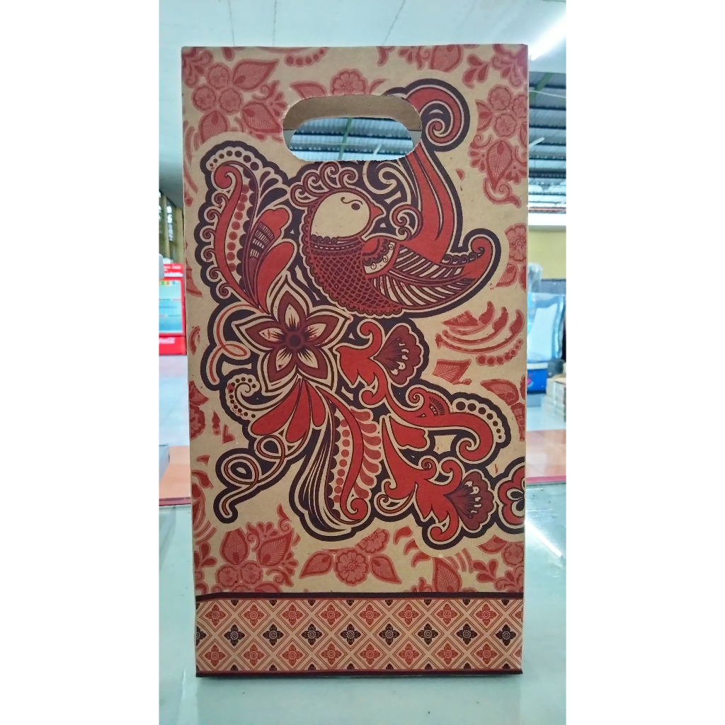 

Paperbag Plong Batik 15x25x8 12S (PP1527) Paper Bag Tas Kertas Isi 12 untuk Souvenir/Sarung/Jilbab