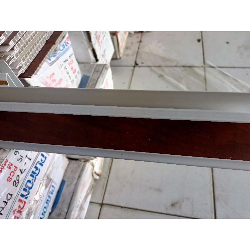 Lis besar dinding plafon pvc