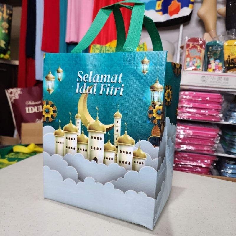 

Tas Lebaran Box Nasi Laminasi Muat Banyak Ukuran 25x20x30 Tas Lebaran Sponbond Bahan Tebal / Tas Santunan Tas Hantaran Parcel Hari Raya Idul Fitri