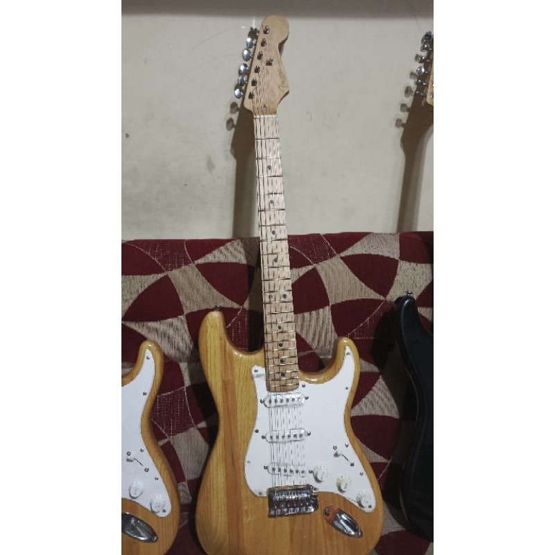 FENDER STRATOCASTER CUSTOM MADE IN USA