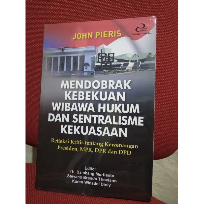 

Mendobrak kebekuan wibawa hukum dan sentralisme kekuasaan