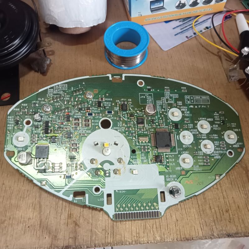 mesin pcb spedometer original copotan motor karisma X/D soket putih kondisi bahan untuk di servis