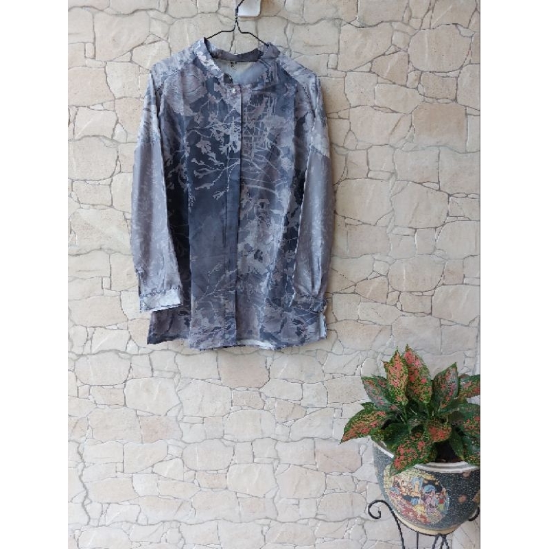 Valvia grey top ria miranda Buttonscraves