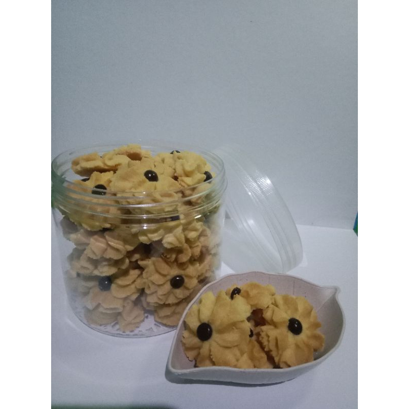 

KUKER LEBARAN-KUE MAWARAN TOPLES TABUNG 600 ML