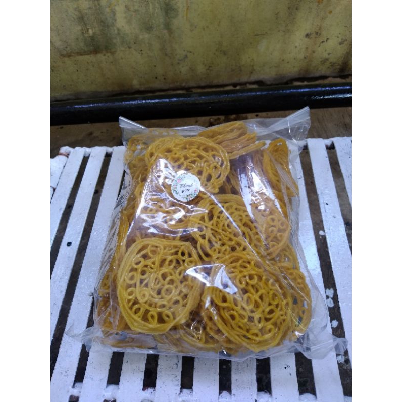 

Kerupuk Mie Kuning mentah 500gr rasa bawang