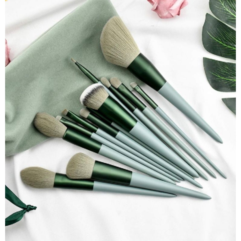 Set kuas make up lengkap / make up brush