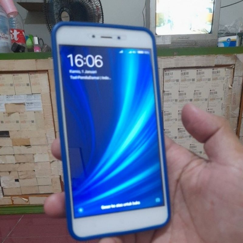 HAPE BEKAS HP REDMI NOTE 5a RAM 2/16GB 4G Versi Android 7 Normal siap pakai