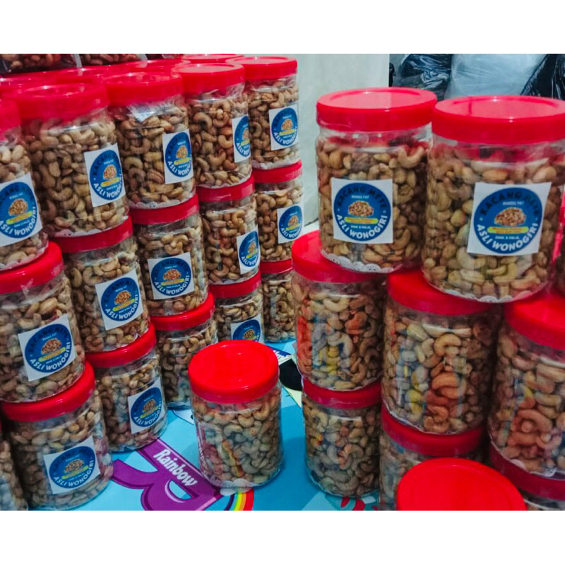 

KACANG METE 1/2 Kg