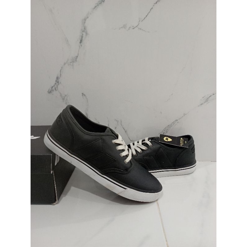 Macbeth Langley Black White Leather NEW (39, 41,43)